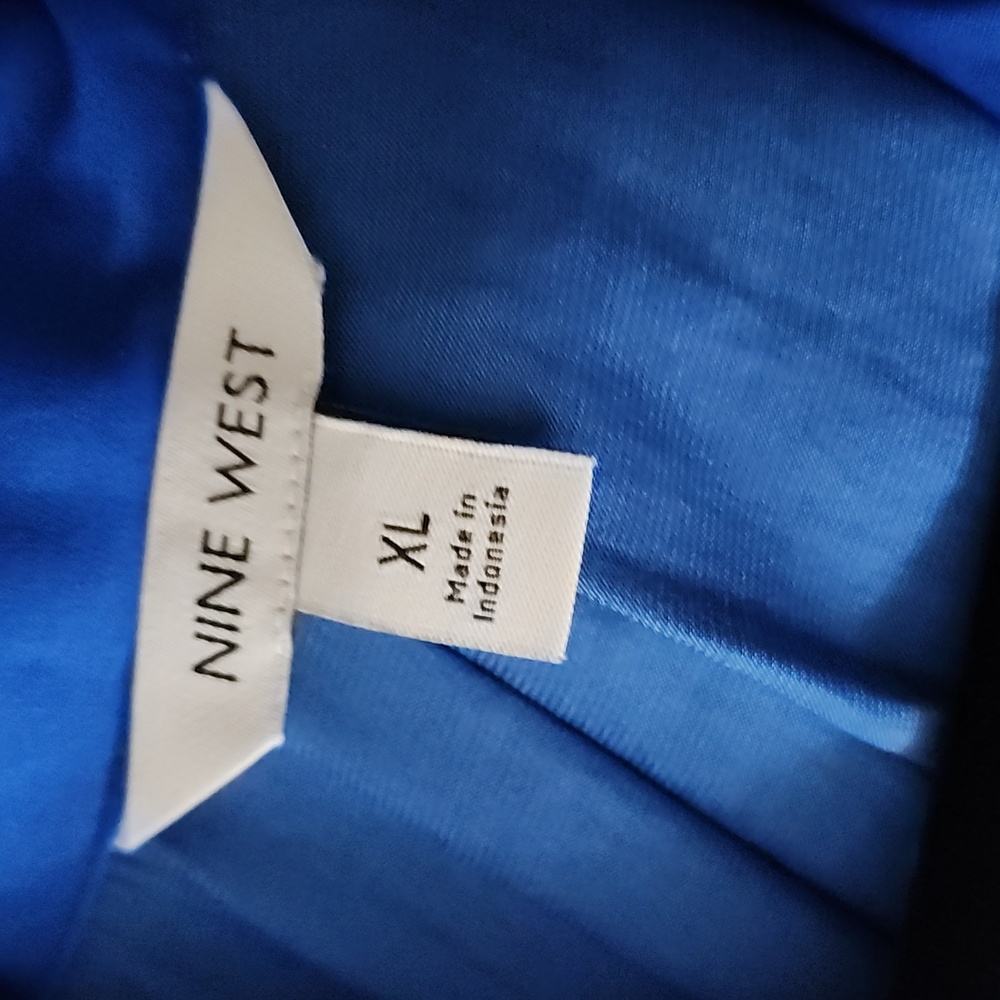 Nine West Royal Blue Button-Down Short Sleeved Shirt - Picture 3 of 9
